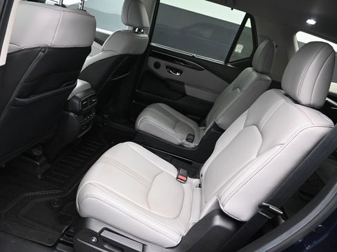 Used 2025 Honda Pilot EX-L image 12