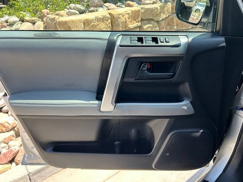Used 2012 Toyota 4Runner SR5 AWD/4WD image 10