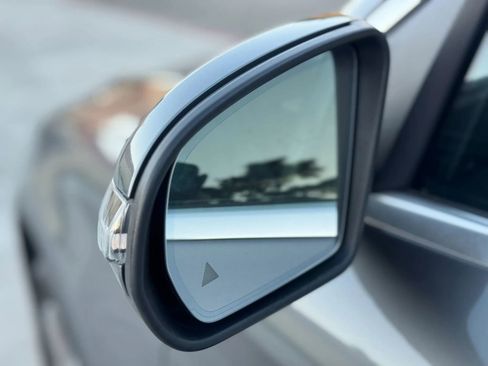 Used 2019 Mercedes-Benz GLC 300 GLC 300 Sport Utility 4D w/ Premium Package image 18