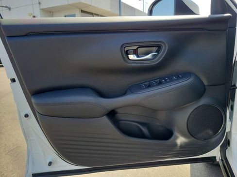 Used 2023 Honda HR-V LX image 17