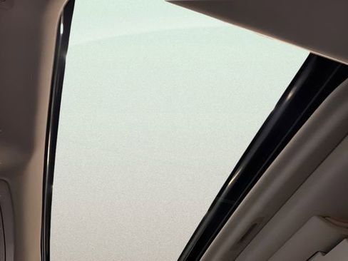 Used 2015 Chevrolet Suburban LTZ image 31