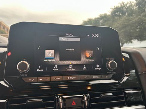 Used 2025 Nissan Pathfinder SV image 21