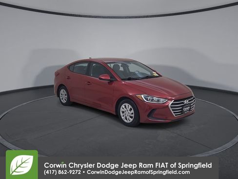 Used 2017 Hyundai Elantra SE FWD image 3