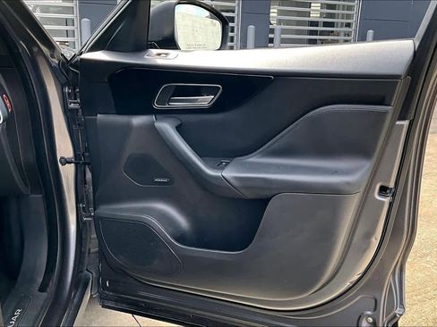 Used 2017 Jaguar F-PACE Premium image 22