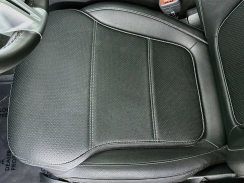 Used 2025 Mercedes-Benz GLC 300 4MATIC image 18