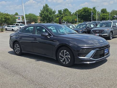 Certified 2026 Hyundai Sonata Blue FWD image 2