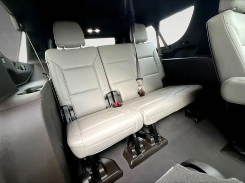 Used 2021 Chevrolet Suburban Z71 image 31