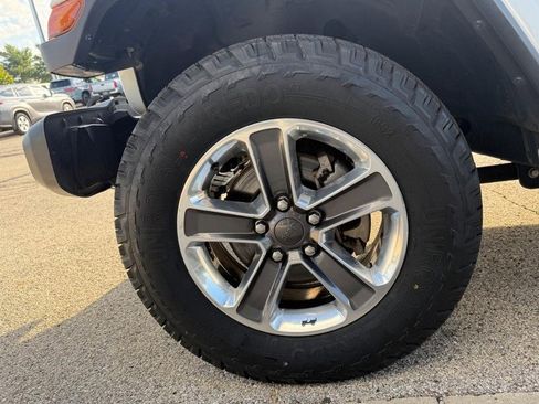 Used 2020 Jeep Wrangler Unlimited Sahara image 17