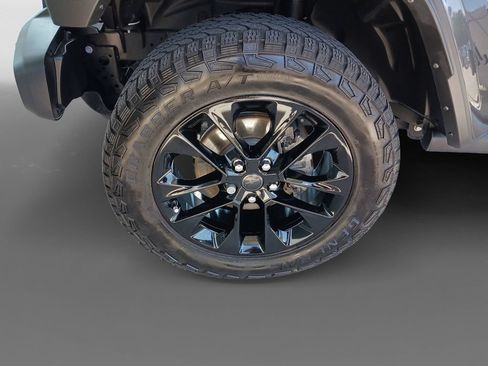 Used 2025 Jeep Gladiator Sport AWD/4WD image 14