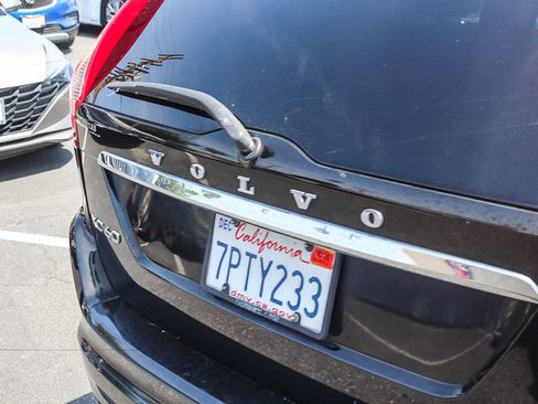 Used 2016 Volvo XC60 T5 Premier w/ Proximity Package FWD image 9