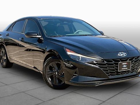 Used 2023 Hyundai Elantra SEL FWD image 3