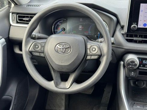 Used 2025 Toyota RAV4 XLE AWD/4WD image 15