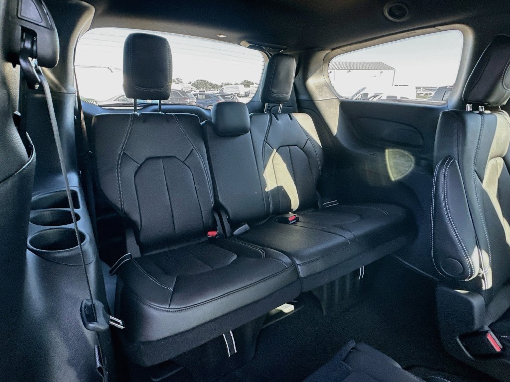 New 2027 Chrysler Pacifica Select FWD image 32