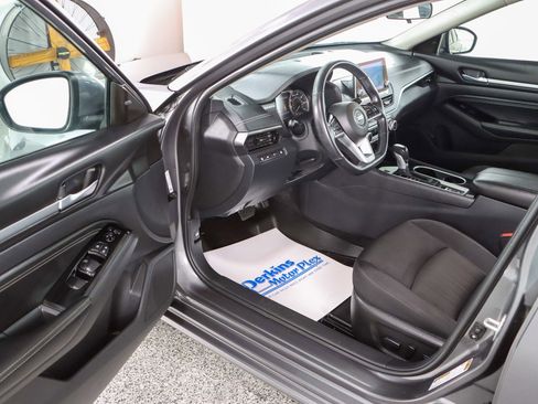 Used 2021 Nissan Altima 2.5 SV w/ SV Premium Package FWD image 3