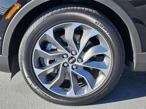 Certified 2022 Lincoln Nautilus Reserve w/ Equipment Group 201A image 10