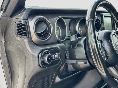 Used 2021 Jeep Wrangler Sport AWD/4WD image 10