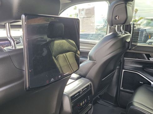 Used 2024 Jeep Wagoneer Series III w/ Premium Group I AWD/4WD image 35