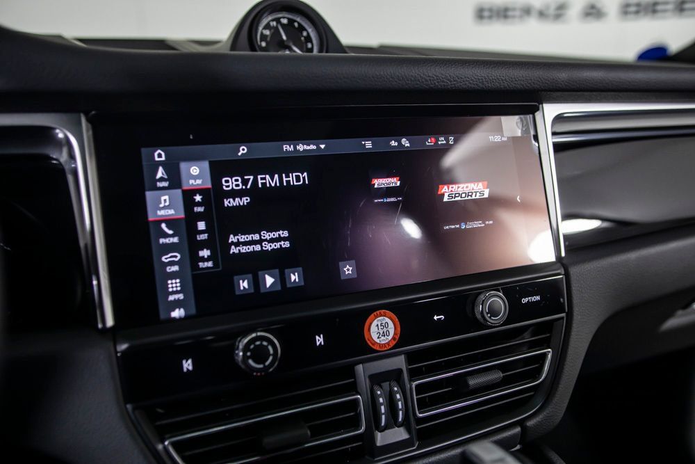Used 2025 Porsche Macan Turbo AWD/4WD image 28