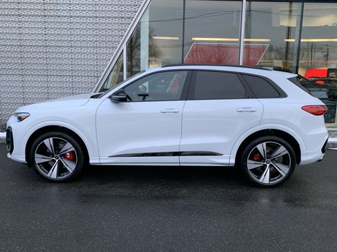 New 2025 Audi SQ5 Prestige image 2