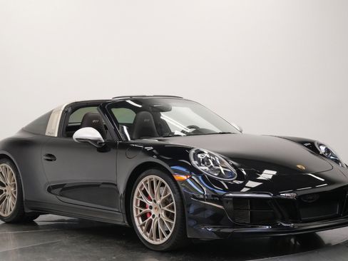 Used 2019 Porsche 911 Targa 4 GTS AWD/4WD image 3