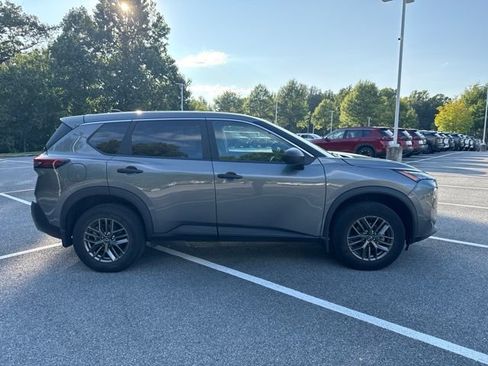 Used 2023 Nissan Rogue S AWD/4WD image 3