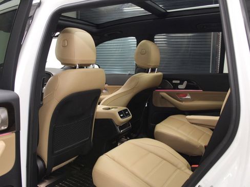 Used 2025 Mercedes-Benz GLS 450 4MATIC image 45