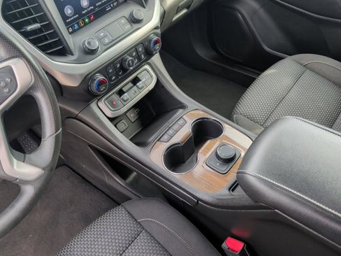 Used 2023 GMC Acadia SLE image 22