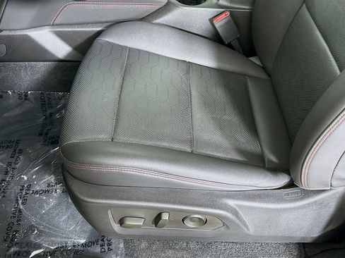 Used 2023 Chevrolet Colorado Z71 w/ Z71 Convenience Package 2 image 18