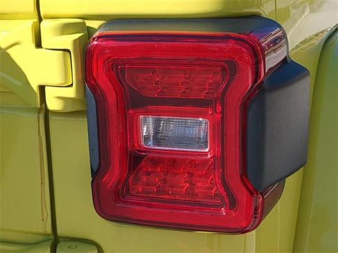 Used 2022 Jeep Wrangler Unlimited Sahara w/ Safety Group image 37