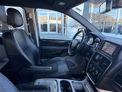 Used 2019 Dodge Grand Caravan SXT image 37