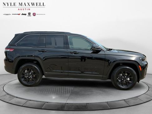 New 2026 Jeep Grand Cherokee Altitude RWD image 17