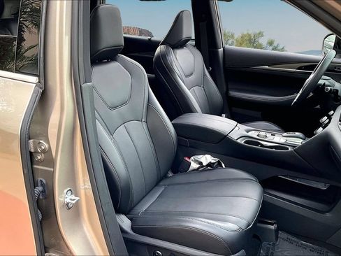 Used 2026 INFINITI QX60 Luxe w/ Cargo Package FWD image 7