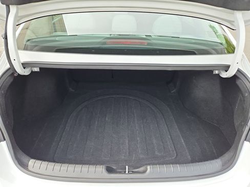 Used 2024 Hyundai Elantra Limited image 33