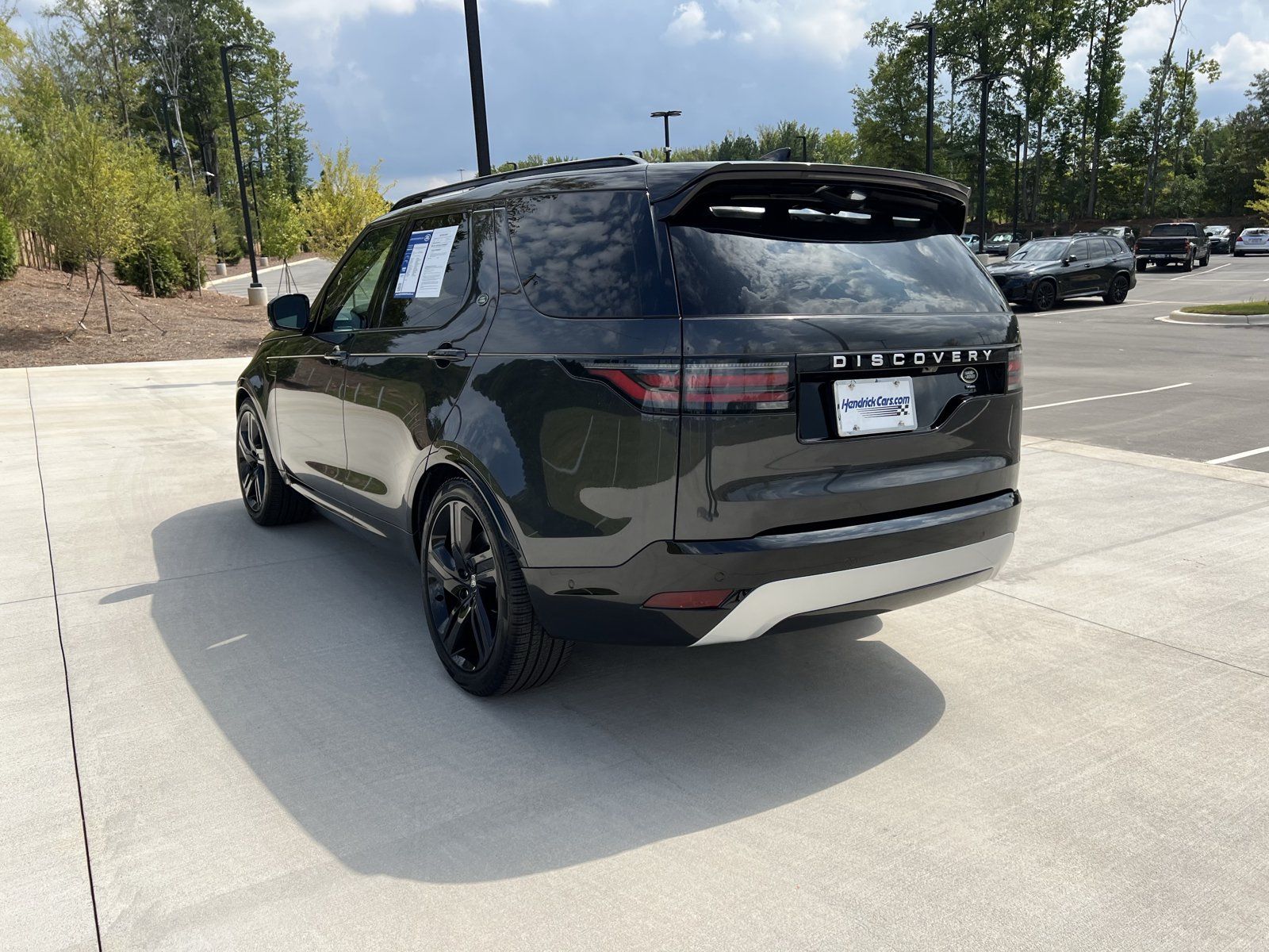 Used 2023 Land Rover Discovery Metropolitan Edition AWD/4WD image 6