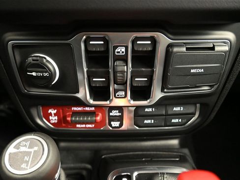 New 2025 Jeep Gladiator Rubicon w/ Convenience Group image 28