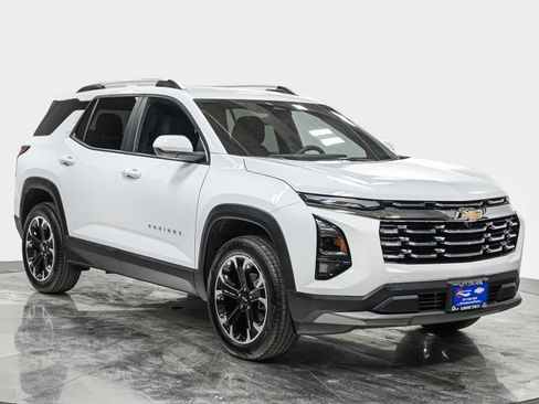 Used 2025 Chevrolet Equinox LT w/ Convenience Package II FWD image 9