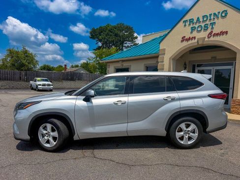 Used 2021 Toyota Highlander L FWD image 27