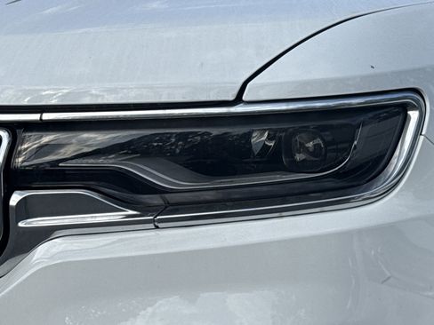 Used 2023 Jeep Wagoneer 4WD w/ Premium Group I image 5