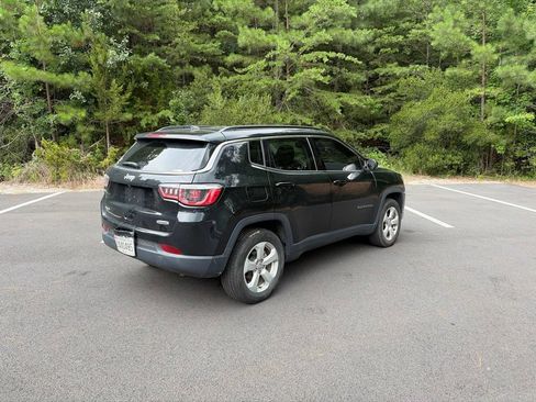 Used 2018 Jeep Compass Latitude w/ Popular Equipment Group AWD/4WD image 5
