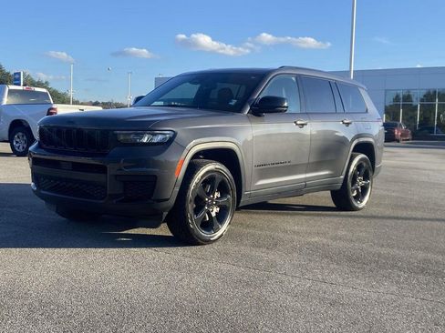 Used 2023 Jeep Grand Cherokee L Laredo image 1