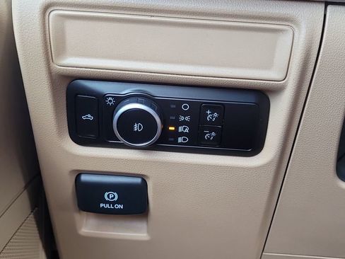 Used 2023 Ford F150 XLT image 25