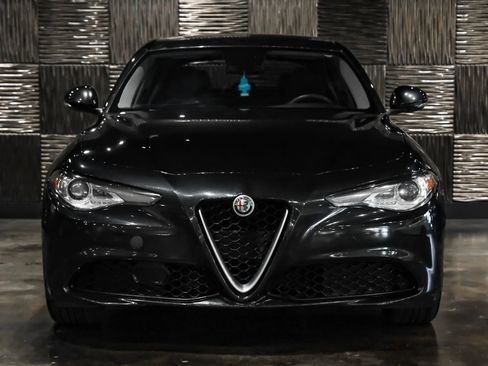 Used 2017 Alfa Romeo Giulia Sprint w/ Cold Weather Package image 5