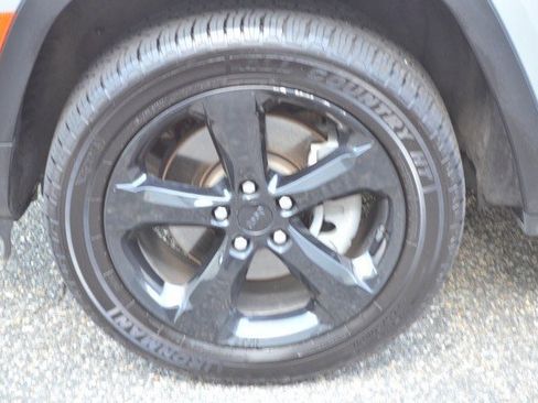 Used 2023 Jeep Grand Cherokee L Laredo image 13