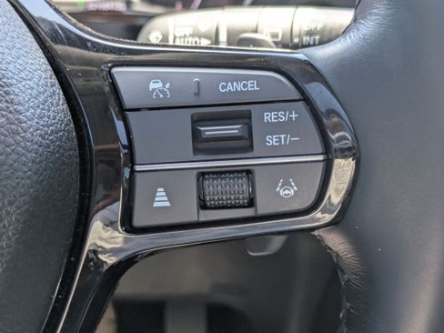 Used 2025 Honda Pilot Elite image 35