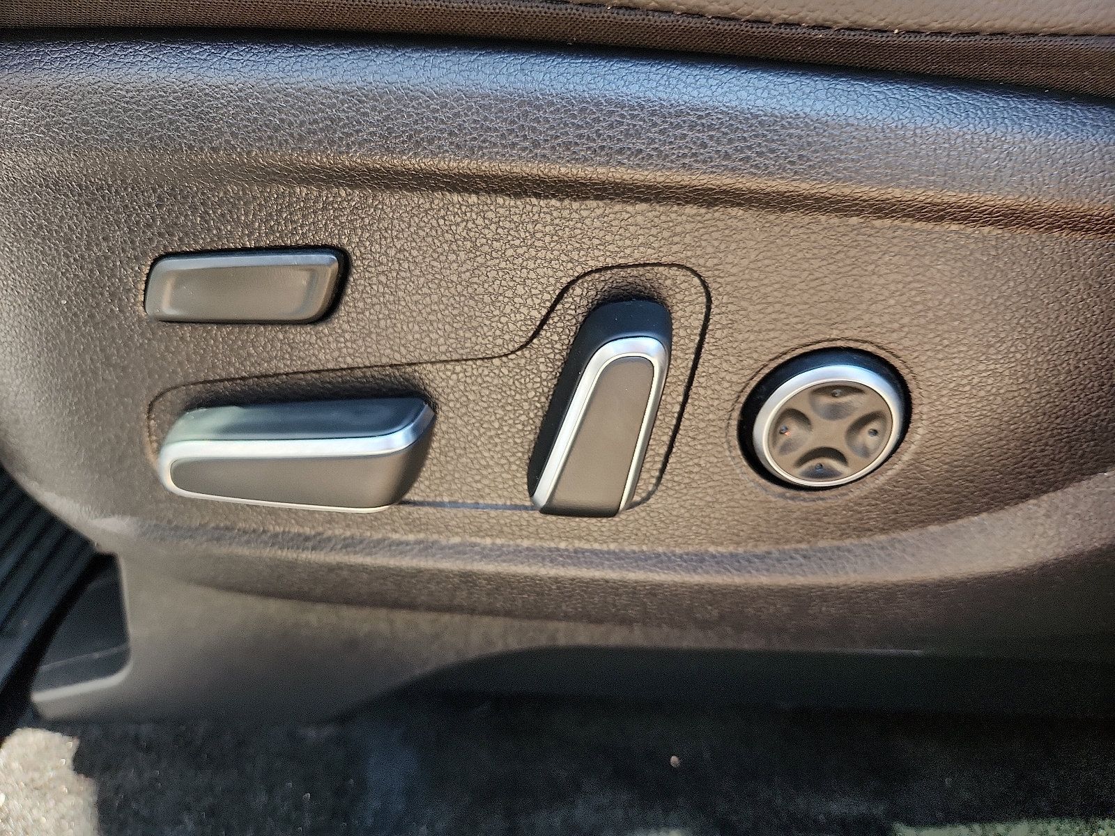 Used 2025 Hyundai Palisade Limited FWD image 15