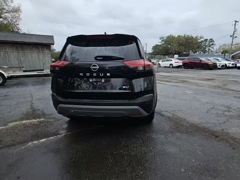 Used 2023 Nissan Rogue SV image 3