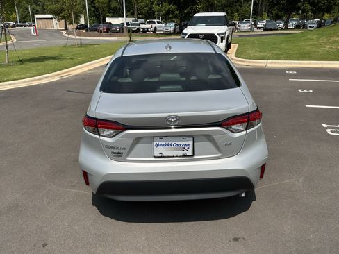 Used 2023 Toyota Corolla LE w/ LE Convenience Package FWD image 9