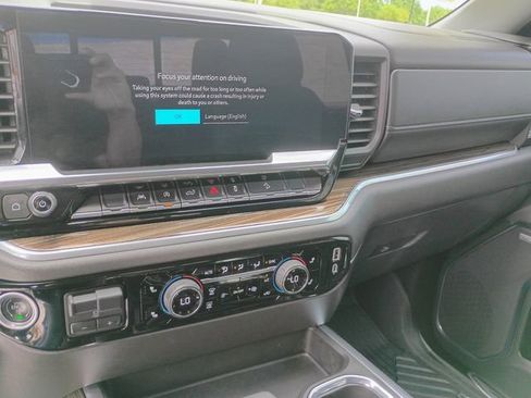 Used 2025 Chevrolet Silverado 1500 LT Trail Boss w/ Convenience Package II AWD/4WD image 13
