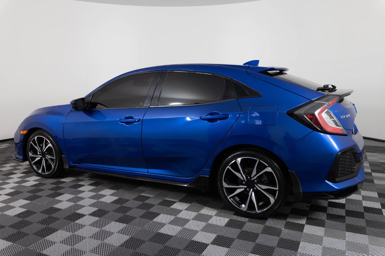 Used 2017 Honda Civic Sport Touring image 4