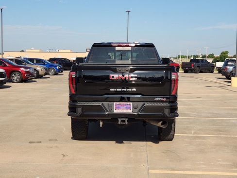 Used 2024 GMC Sierra 2500 AT4 w/ Technology Package AWD/4WD image 8